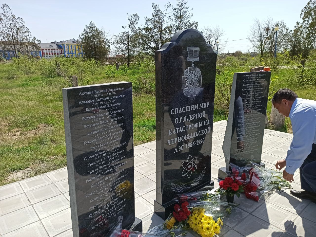 В Целинном районе обновили памятник ликвидаторам последствий аварии на Чернобыльской АЭС 