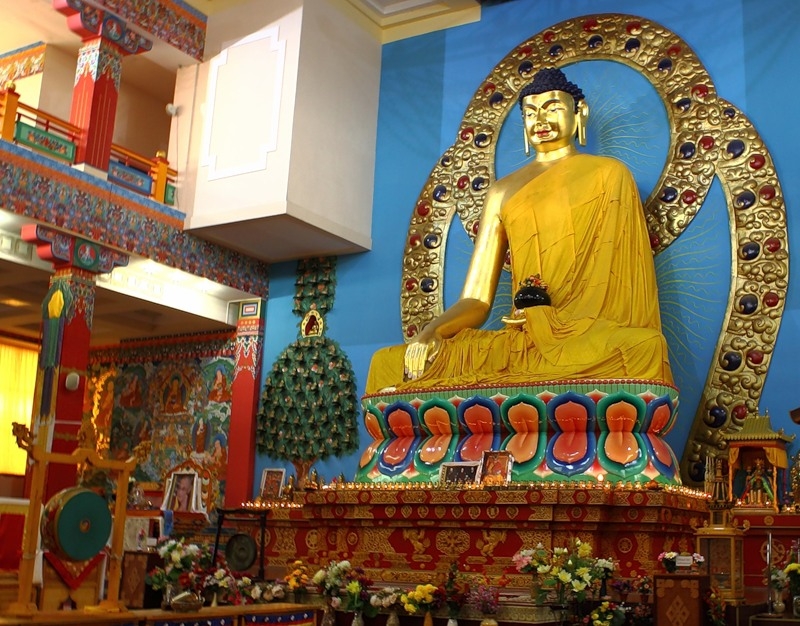 В Калмыкии отмечается День рождения Будды Шакьямуни