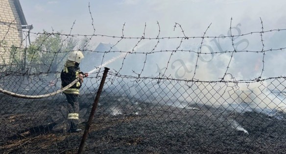 В Элисте ликвидирован пожар в районе дач