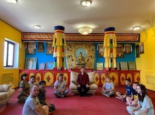 В Лагани туристам рассказали о медитации