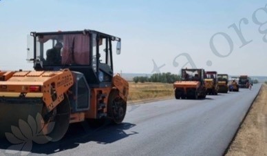 В Яшалтинском районе ремонтируют дорогу