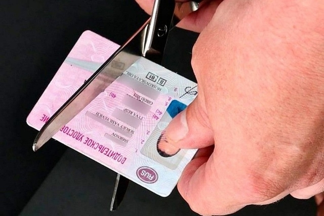 13 жителей Черноземельского района лишены водительских прав