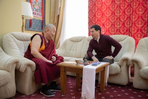Глава Калмыкии поздравил Тендзина Чойдака с назначением на пост Шаджин-ламы