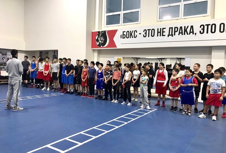 Участники СВО провели урок мужества для юных спортсменов Калмыкии