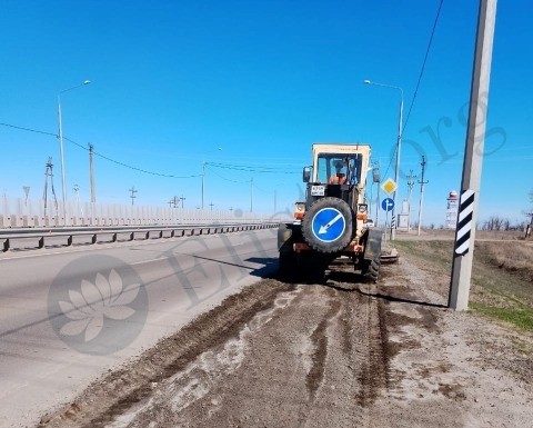 На трассах Астраханской области и Калмыкии стартовали работы по подготовке к весенне-летнему периоду