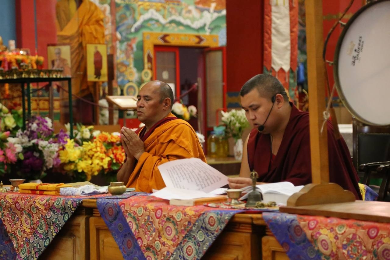 В Центральном хуруле Калмыкии проходят мероприятия, посвященные дню рождения Буддмы Шакьямуни