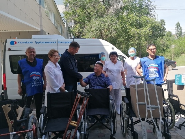 Ресбольнице Калмыкии передали технические средства для инвалидов