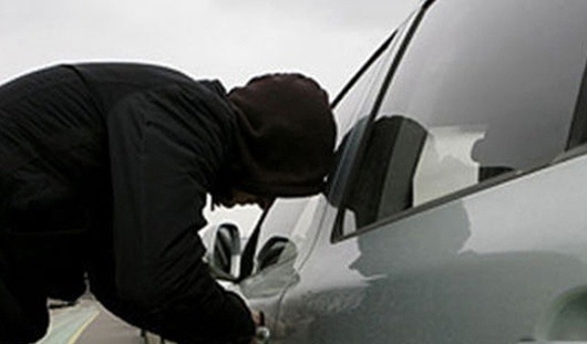 Полицейские Калмыкии оперативно раскрыли кражу из автомобиля