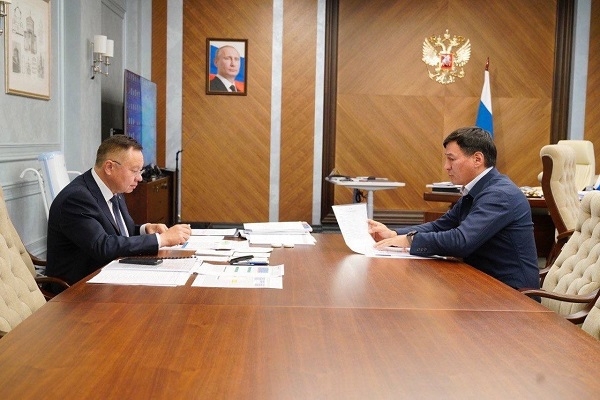 Глава Калмыкии встретился с руководителем федерального Минстроя