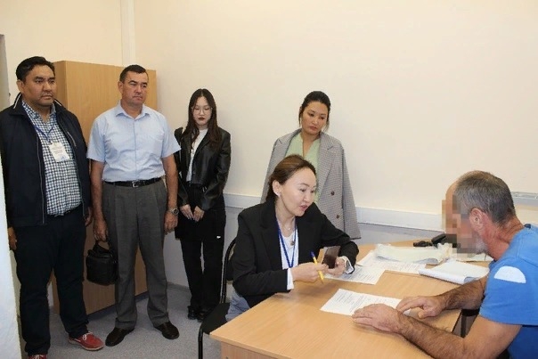В Калмыкии общественники проверили ход голосования в изоляторе временного содержания