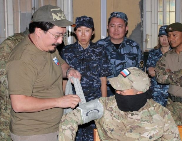 Бадма Башанкаев провел мастер-класс по тактической медицине для сотрудников УФСИН по Калмыкии