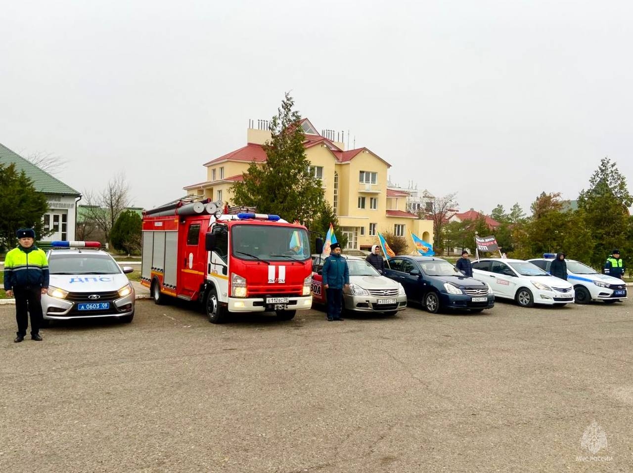 Пожарные Калмыкии приняли участие в автопробеге, посвященном Всемирному дню памяти жертв ДТП