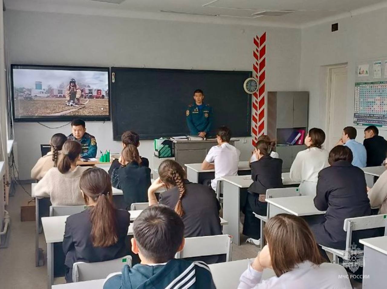 Школьникам села Виноградное рассказали о профессии пожарного