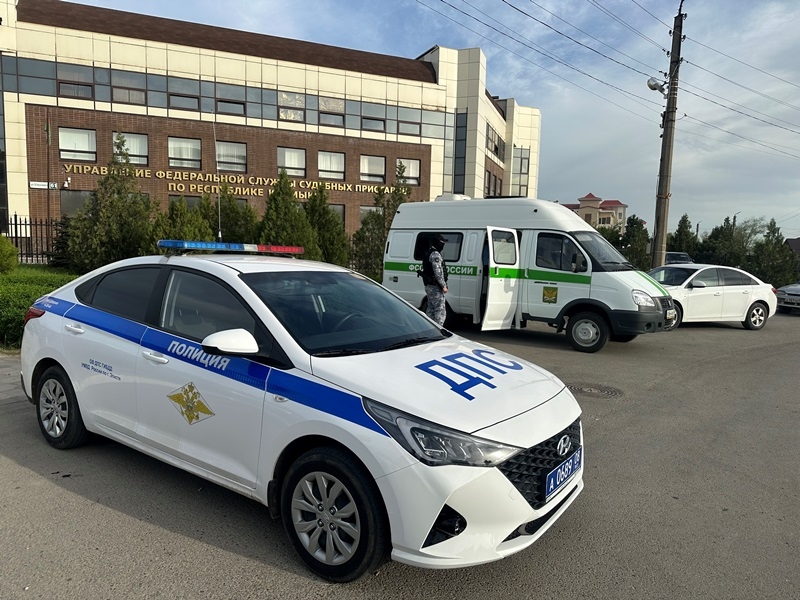 Судебные приставы Калмыкии изъяли автомобили у должников