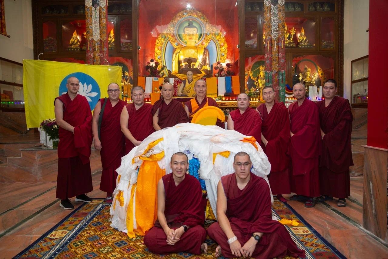 Глава Калмыкии поздравил монаха Центрального хурула с присвоением высшей ученой степени
