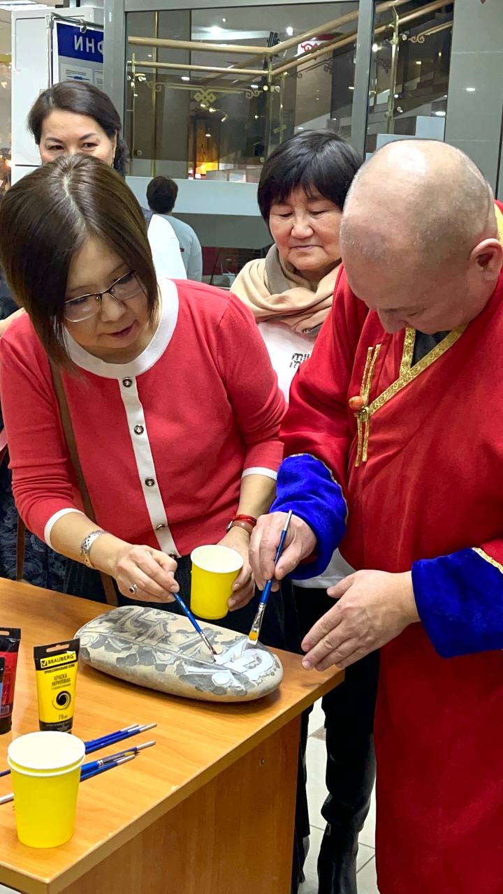 В музее Калмыкии открыли выставку скульптора Льва Буджикова