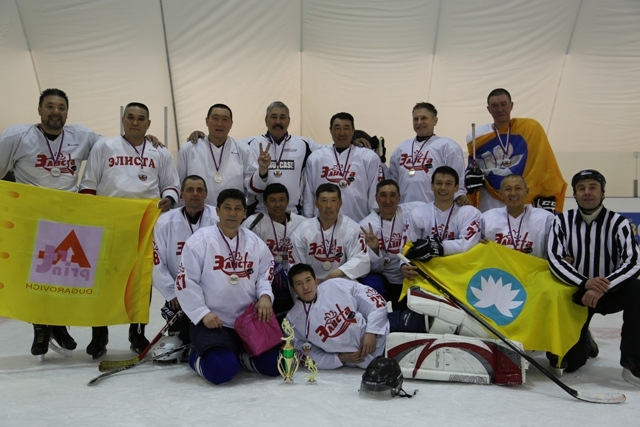 Калмыцкие хоккеисты одержали победу в своей первой игре