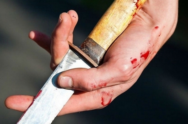 Мужчины на "пьяной" улице пырнули ножом элистинца