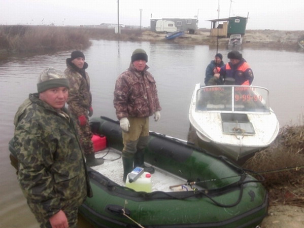 Сотрудники ГИМС спасли на Каспии лаганского рыбака