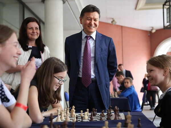 Глава ФИДЕ поддержал идею введения шахмат в школы