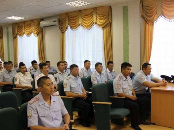 Глава МВД Калмыкии поздравил сводный отряд с возвращением домой