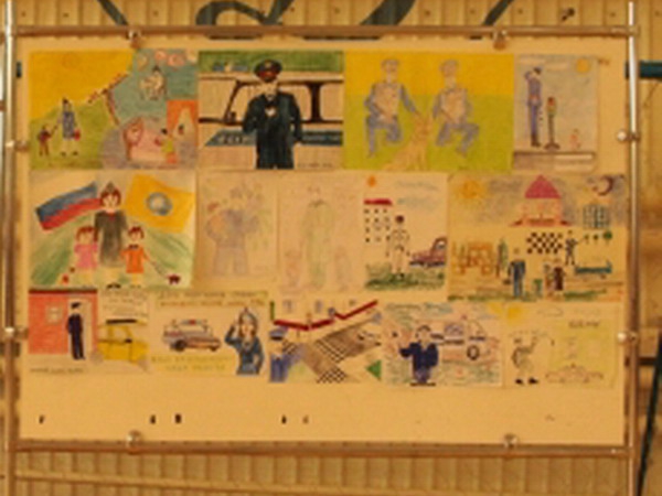 В калмыцком МВД открылась выставка детских рисунков (фото)