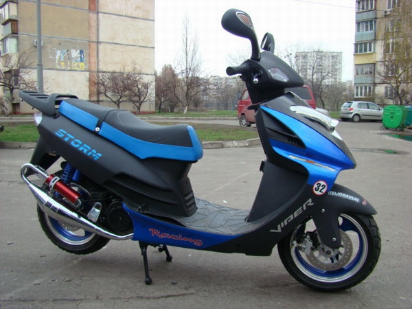 У жительницы Городовиковска на улице угнали скутер