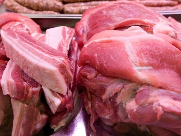 Яшалтинца наказали за незаконную реализацию свинины