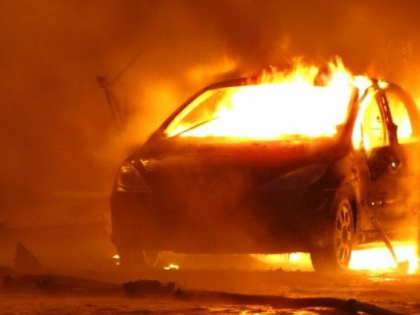 В селе Приютное в результате пожара пострадала машина