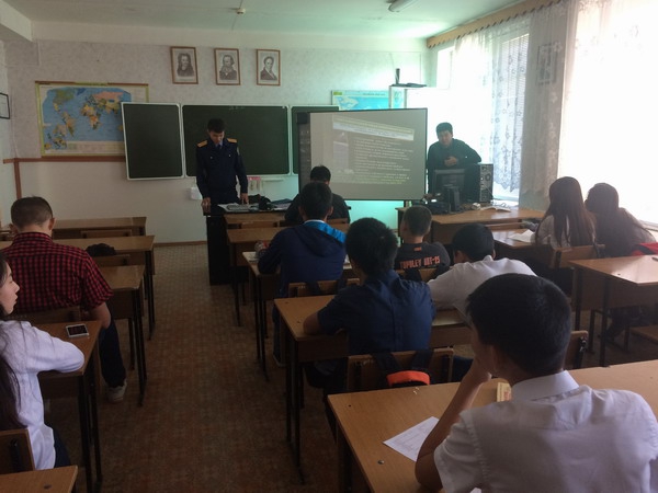 СУ СКР по Калмыкии проводит встречи со школьниками