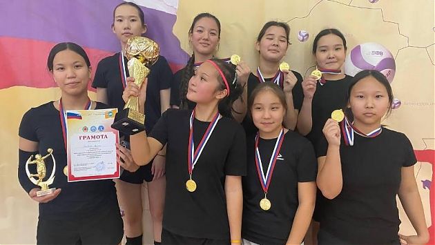 Команда элистинской школы №3 - победитель муниципального этапа школьной волейбольной лиги Калмыкии (ФОТО)